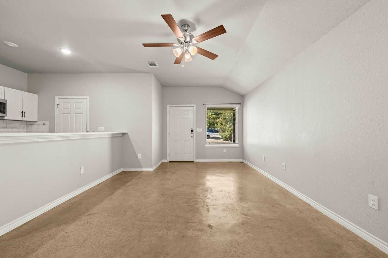 1204 N 8th St #A - Photo 5 of 16