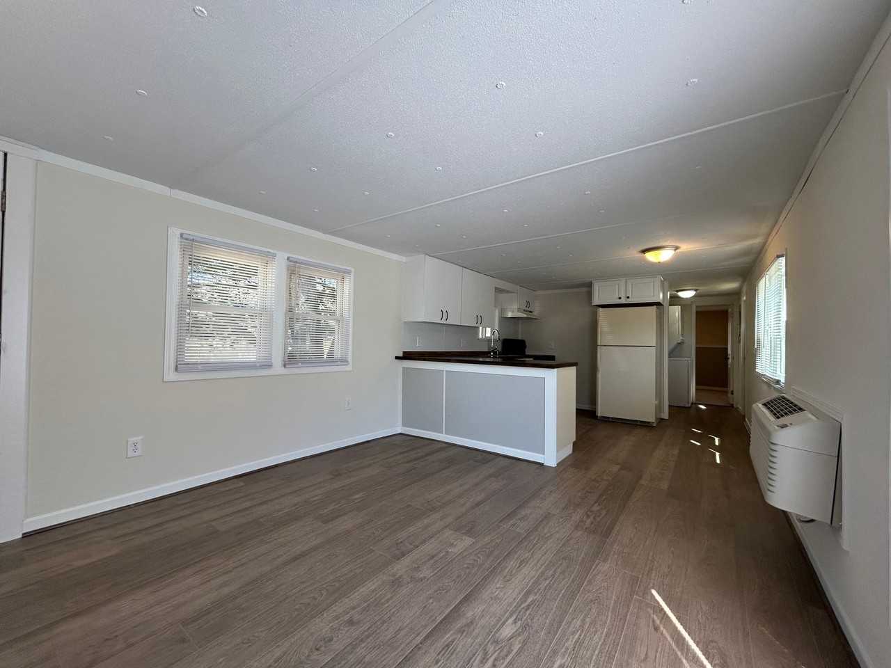 221 E 40th St - Photo 3 of 13