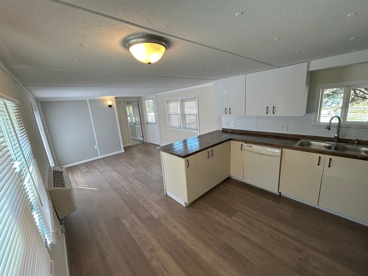221 E 40th St - Photo 5 of 13
