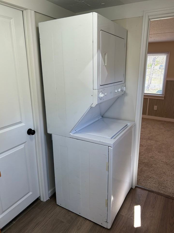221 E 40th St - Photo 6 of 13