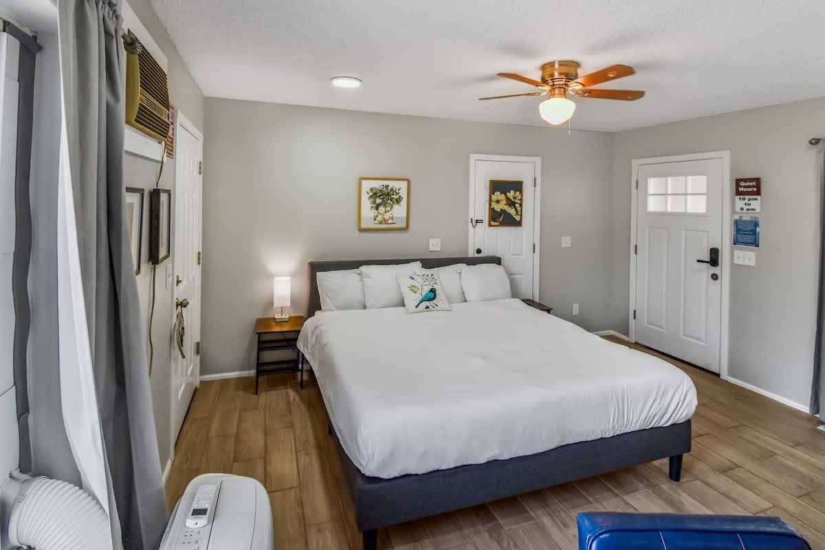 7850 Greenwood Blvd #B - Photo 5 of 9
