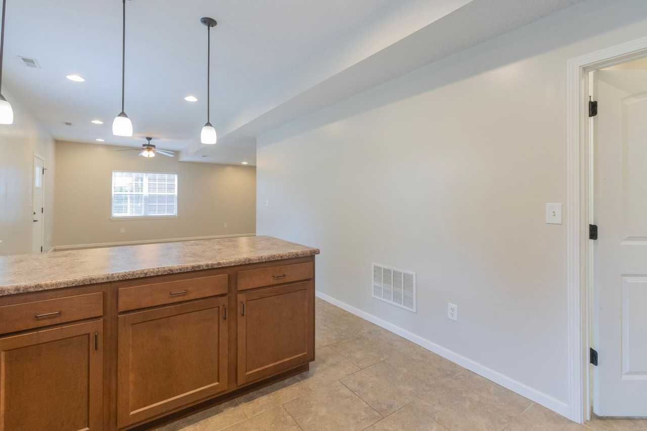 1317 W Broadway - Photo 7 of 45