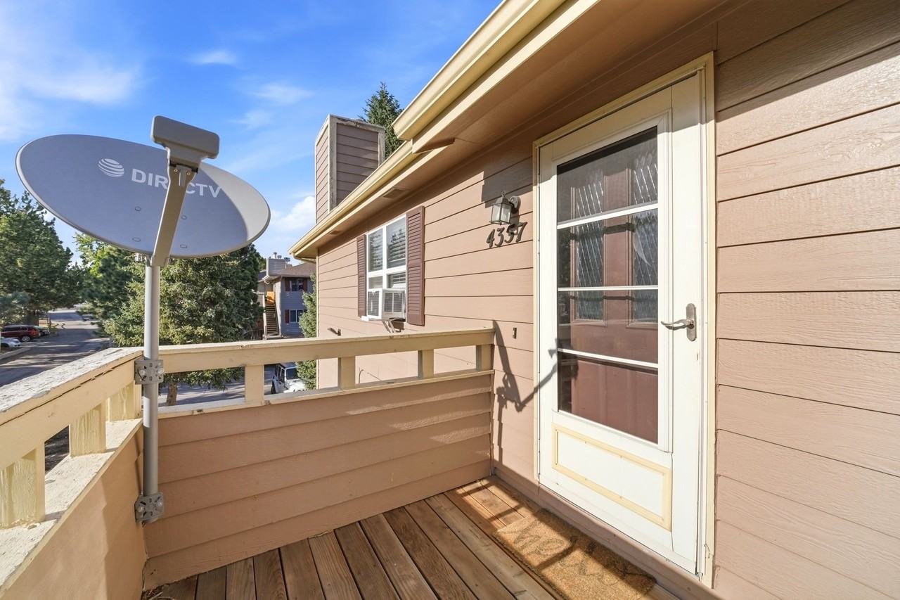 4357 Hunting Meadows Cir - Photo 2 of 20