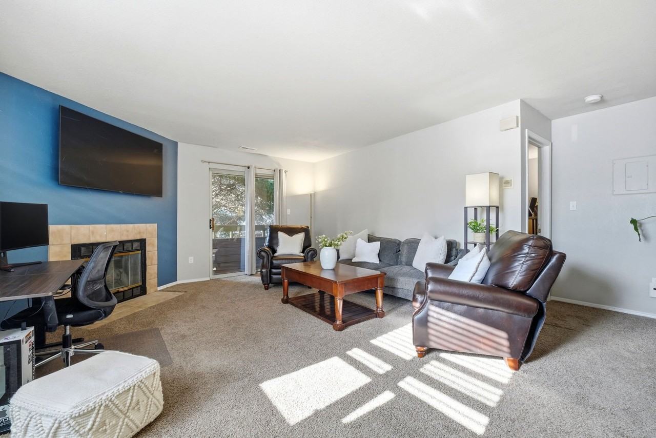 4357 Hunting Meadows Cir - Photo 3 of 20