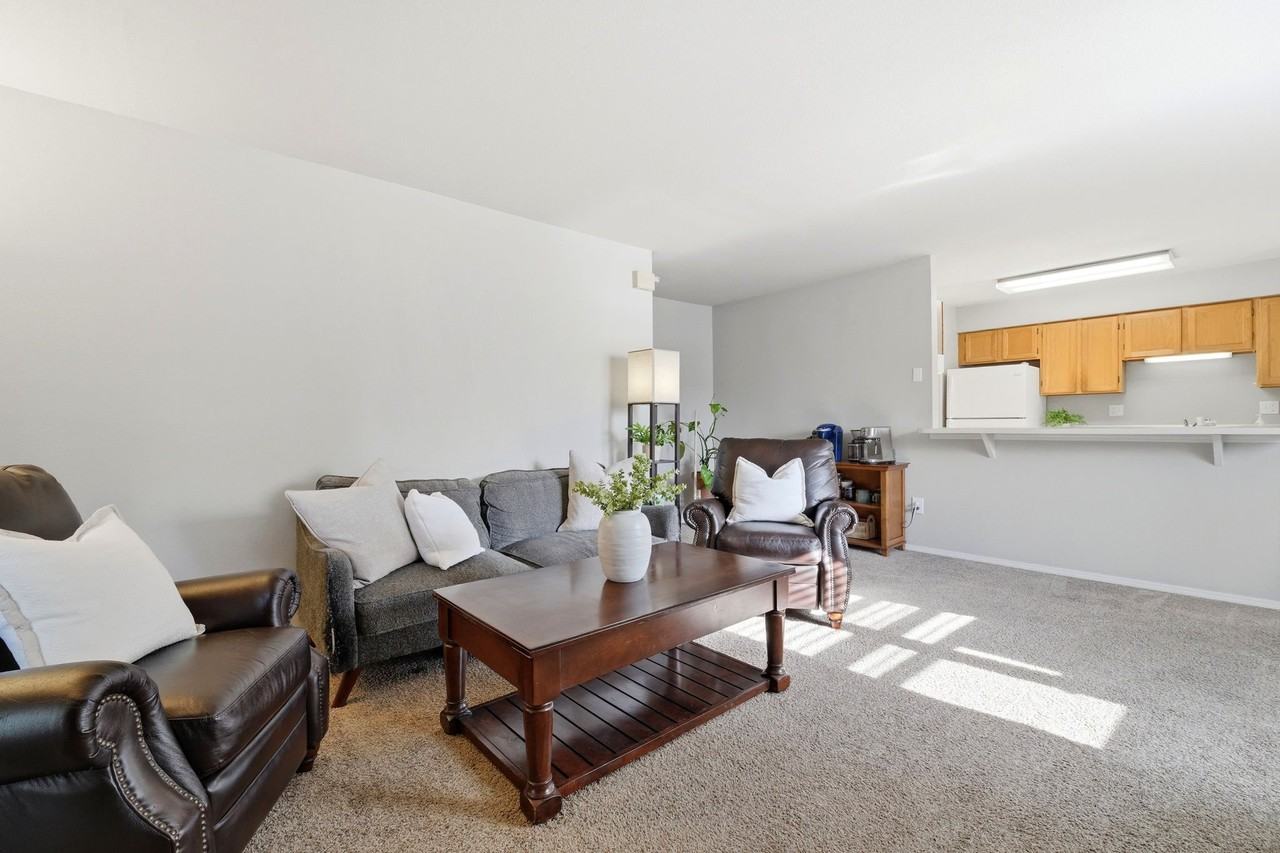 4357 Hunting Meadows Cir - Photo 5 of 20