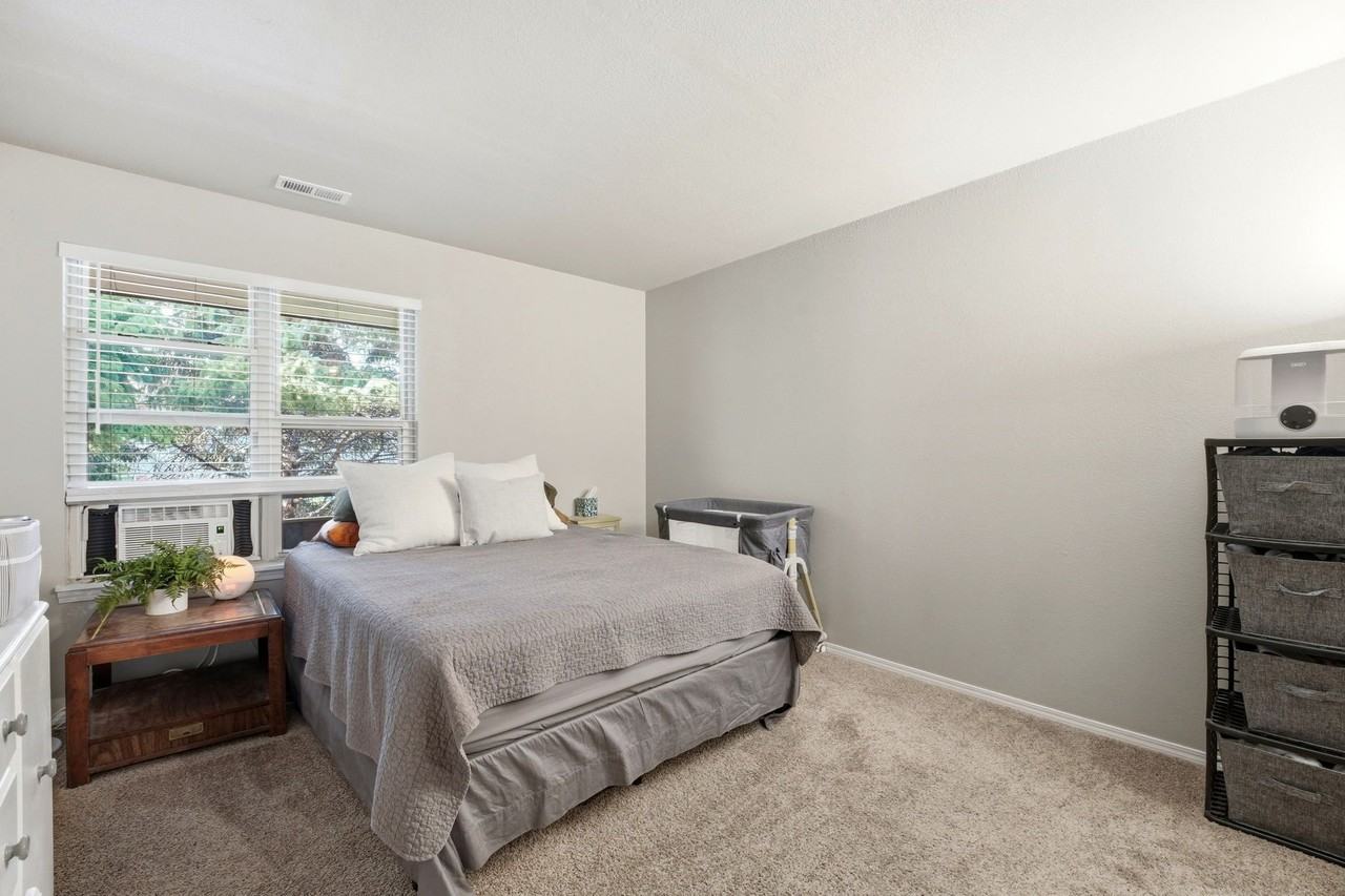 4357 Hunting Meadows Cir - Photo 7 of 20