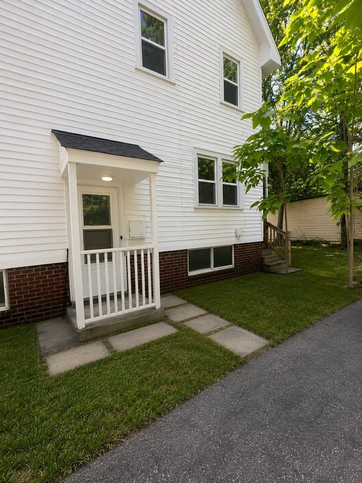 1462 Parkhill Rd - Photo 2 of 25