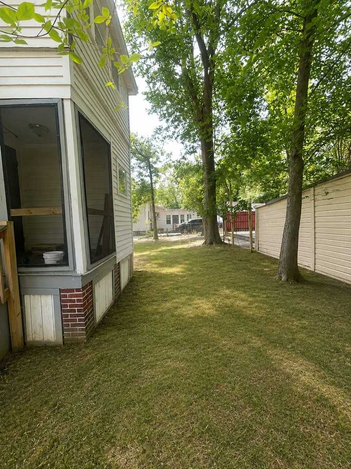 1462 Parkhill Rd - Photo 3 of 25