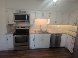 featured image of 1068 W Washington St
