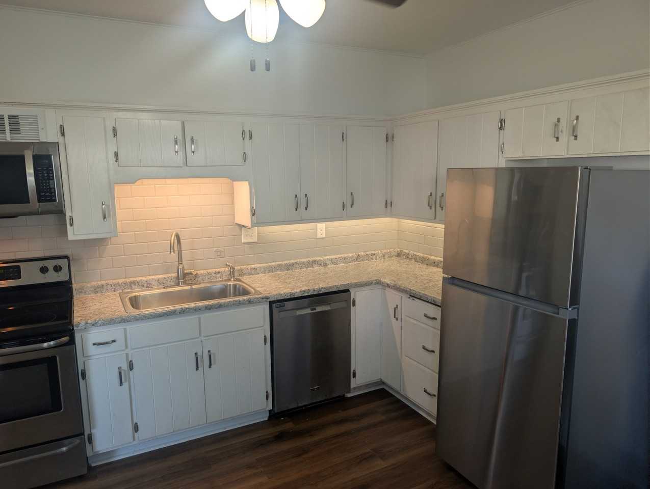 1068 W Washington St - Photo 2 of 20