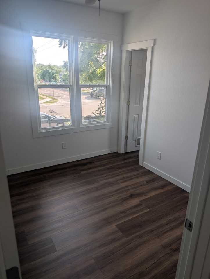 1068 W Washington St - Photo 6 of 20