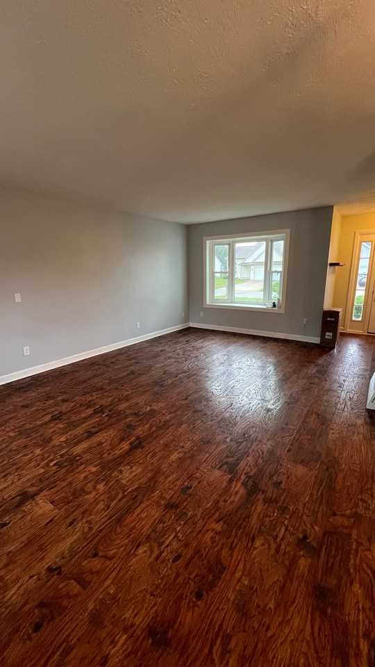 4590 Doncaster Ave - Photo 4 of 19