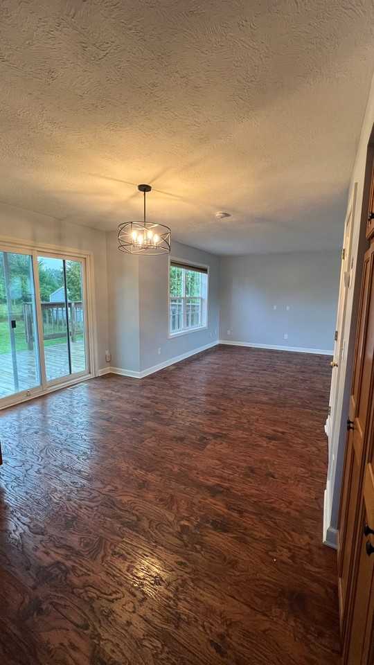 4590 Doncaster Ave - Photo 6 of 19