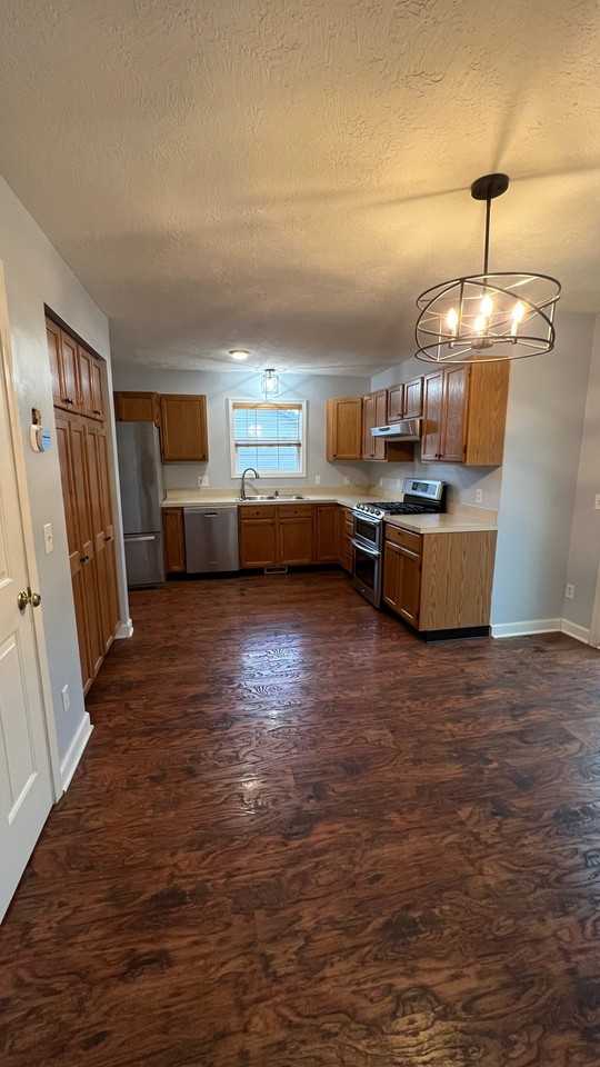 4590 Doncaster Ave - Photo 7 of 19