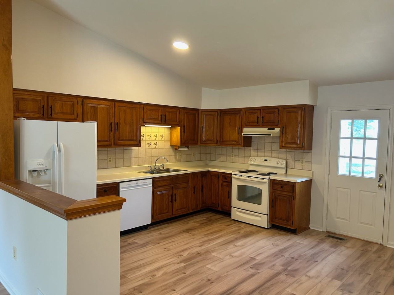 9192 Winterset Dr - Photo 3 of 17