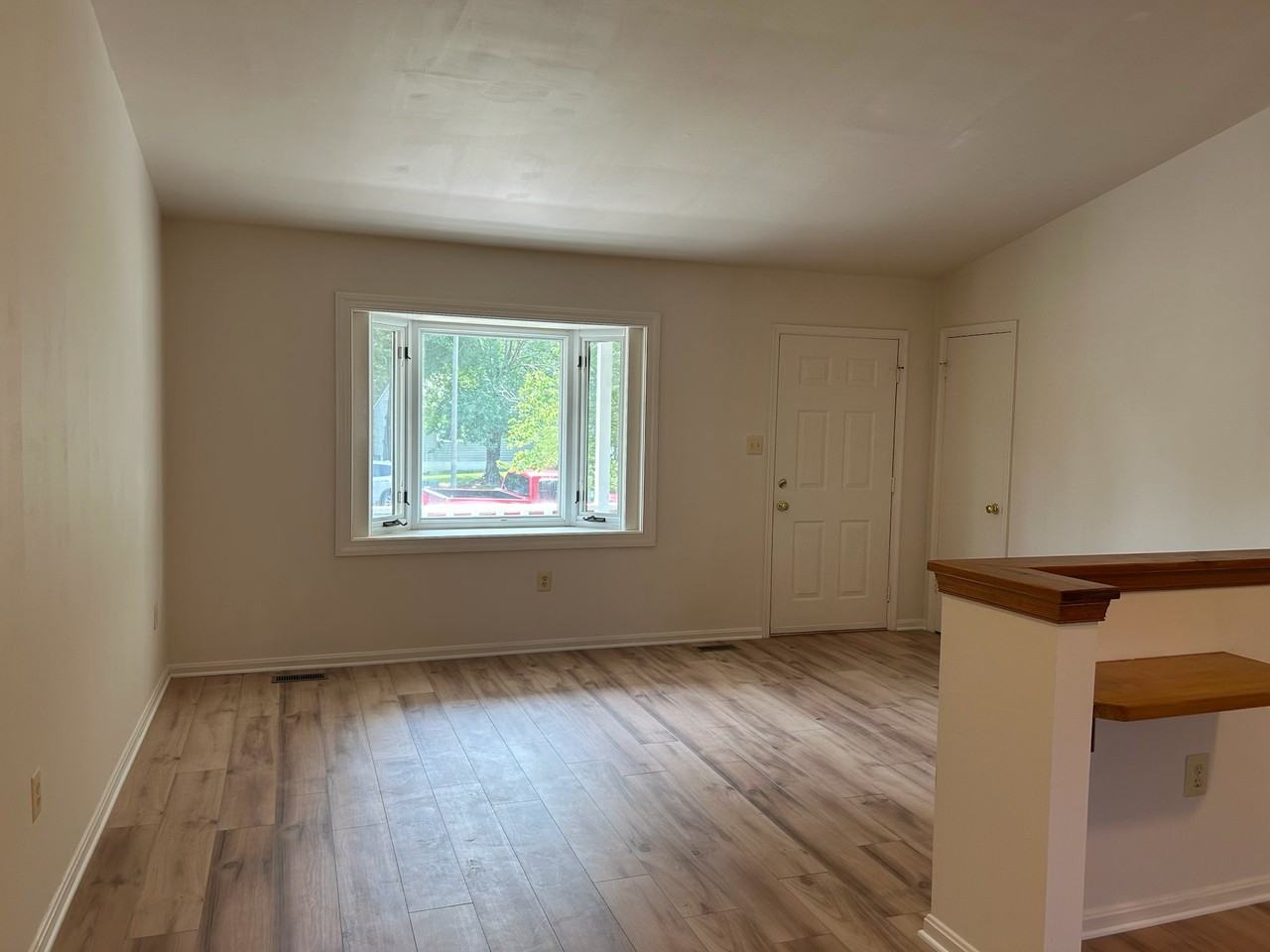 9192 Winterset Dr - Photo 4 of 17