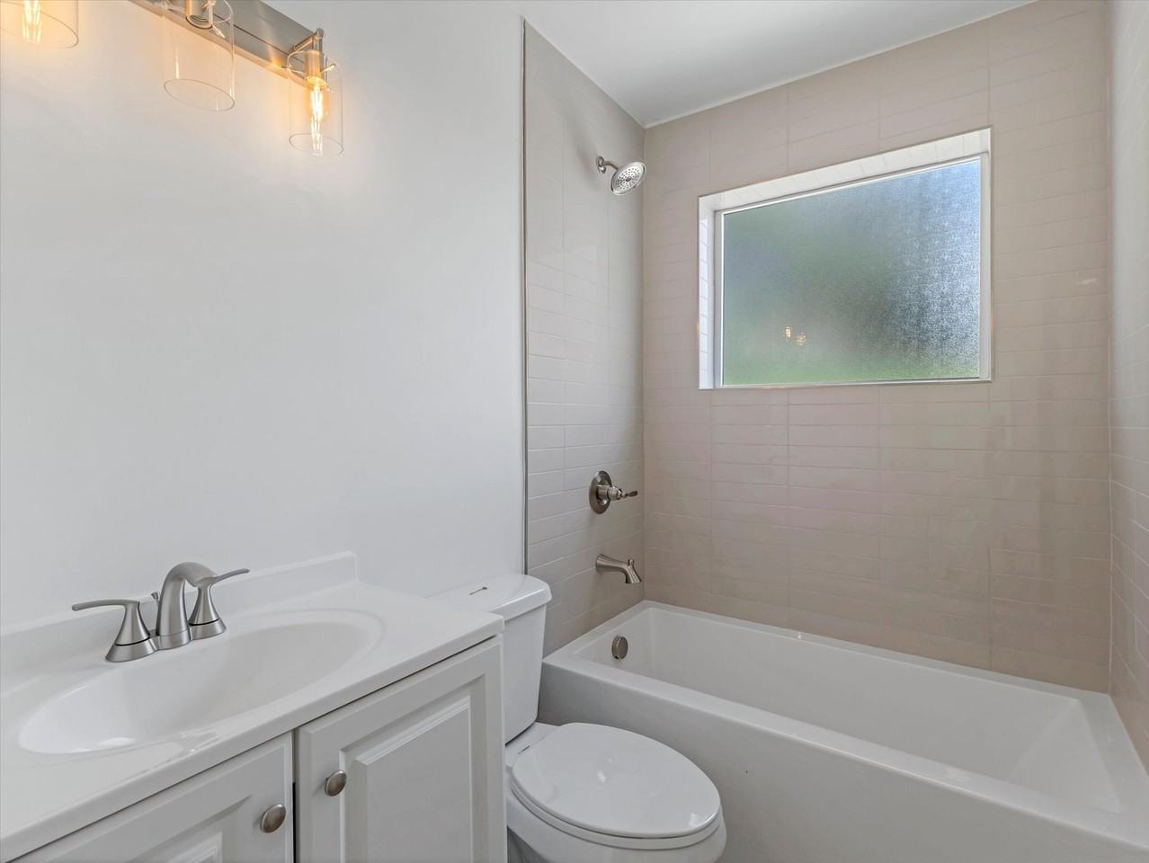 710 N Oakley St - Photo 7 of 11