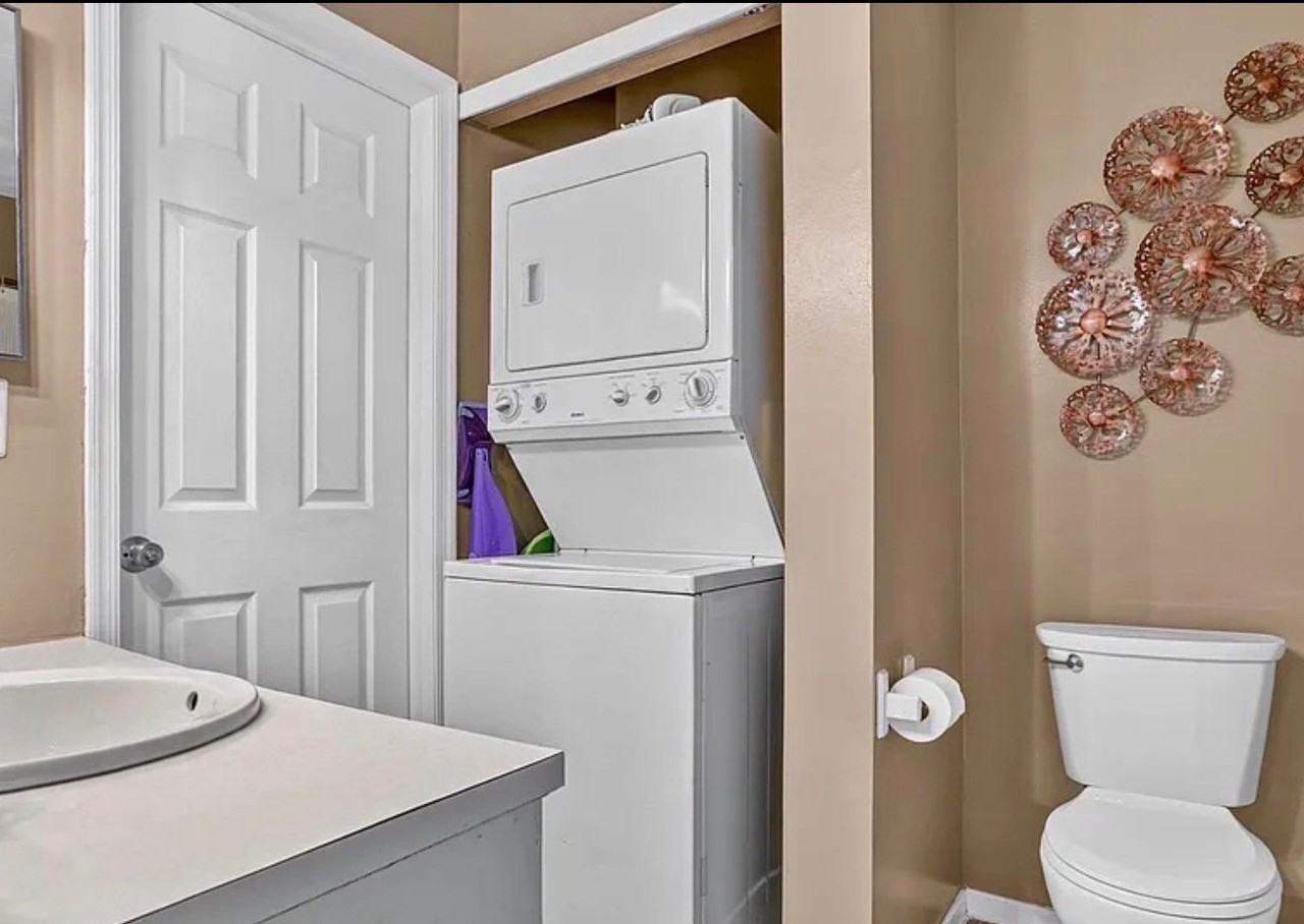 903 Berwyck Ct - Photo 2 of 11