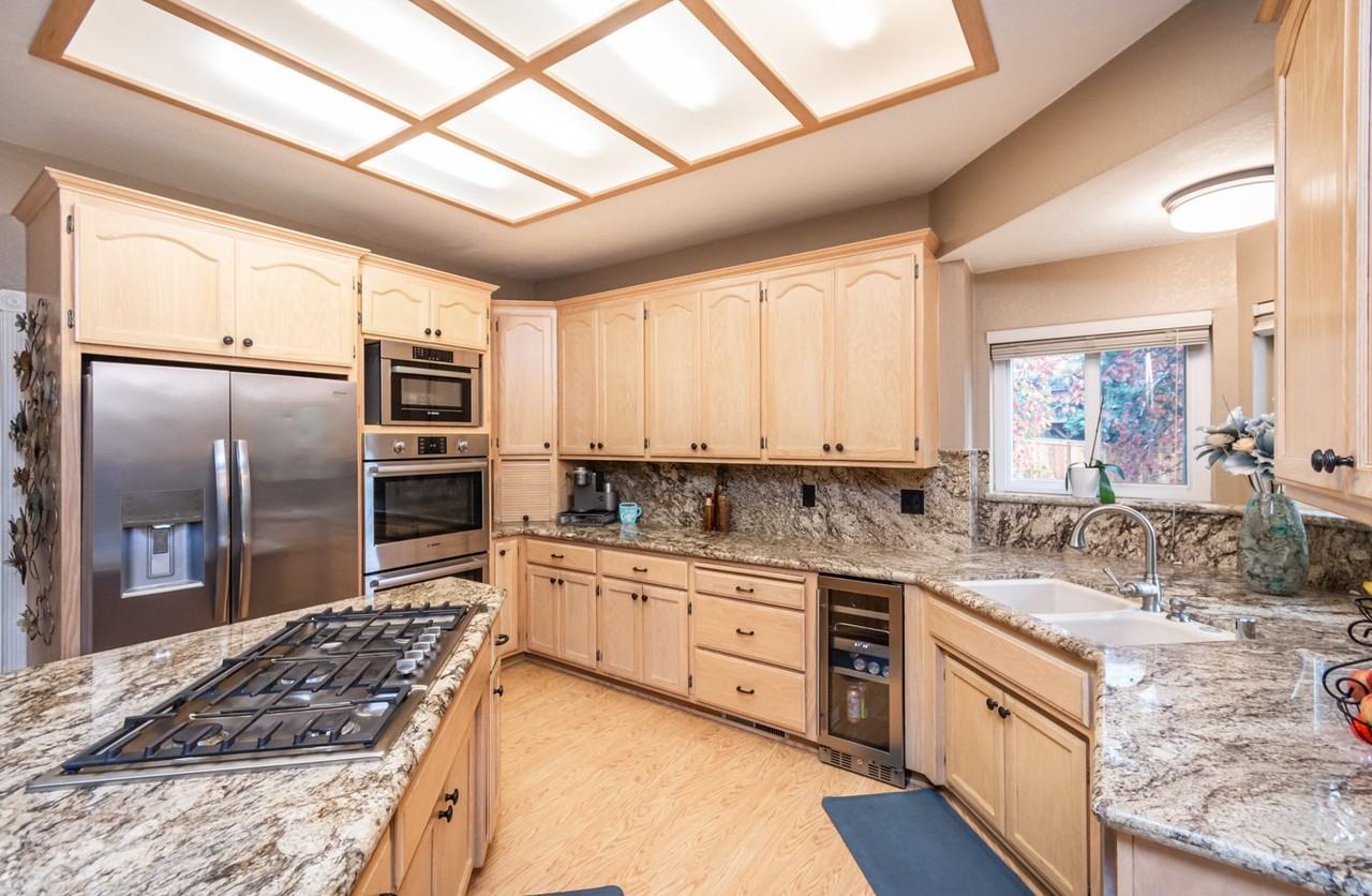 841 Oak Crest Cir - Photo 4 of 9
