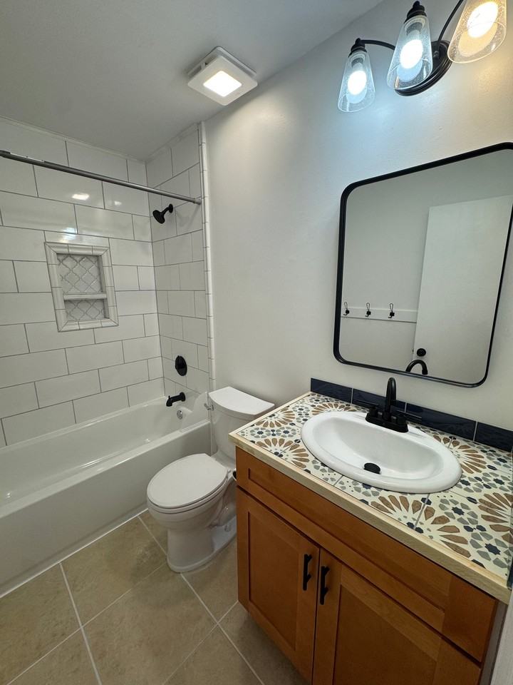 121 Walker Cir E - Photo 3 of 9