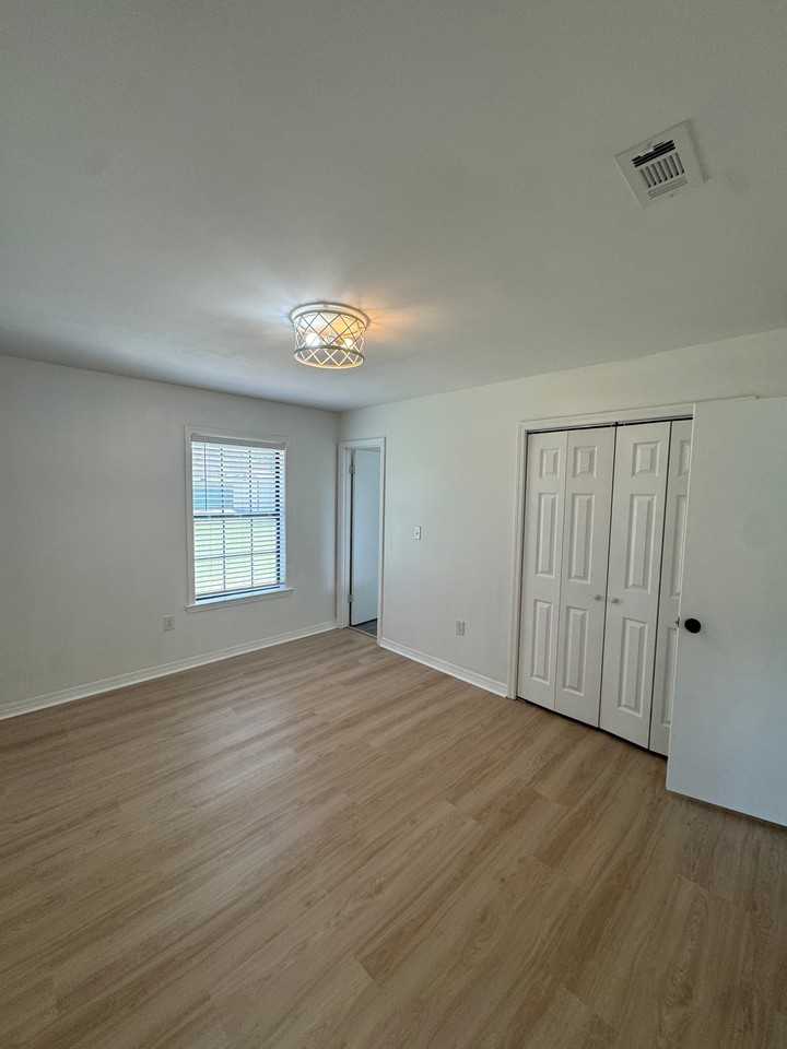 121 Walker Cir E - Photo 6 of 9