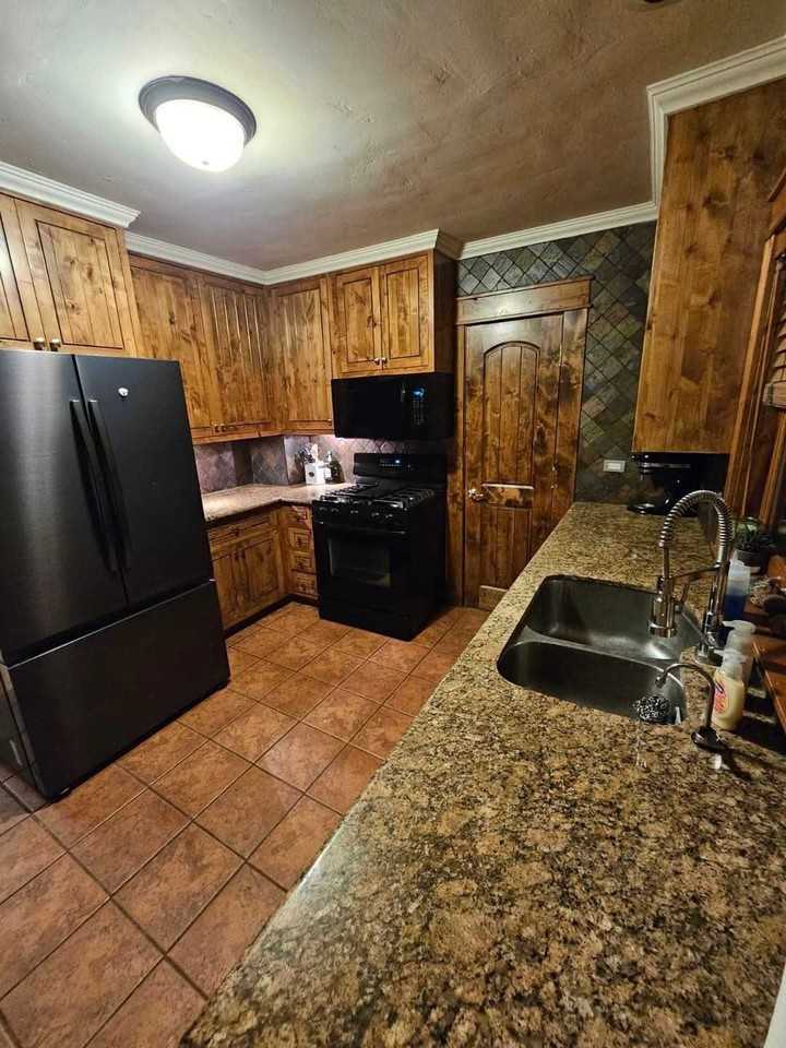 150 N Johnson Ave - Photo 4 of 10