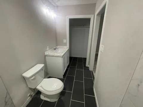 4216 42nd St - Photo 4 of 12