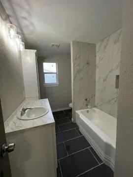 4216 42nd St - Photo 5 of 12