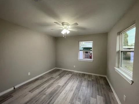 4216 42nd St - Photo 6 of 12