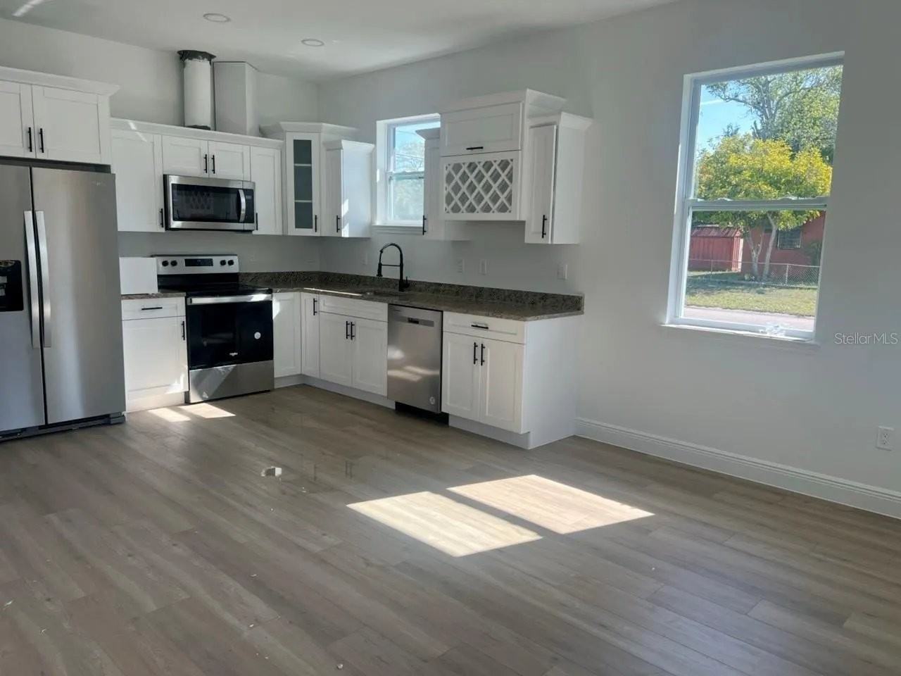 2551 Langdon Ave S - Photo 4 of 9