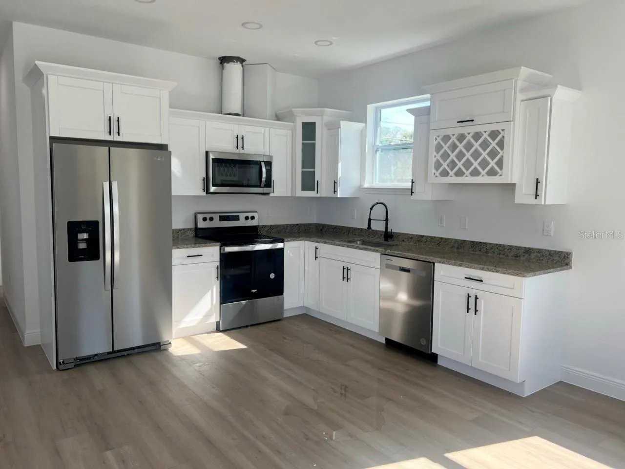 2551 Langdon Ave S - Photo 5 of 9