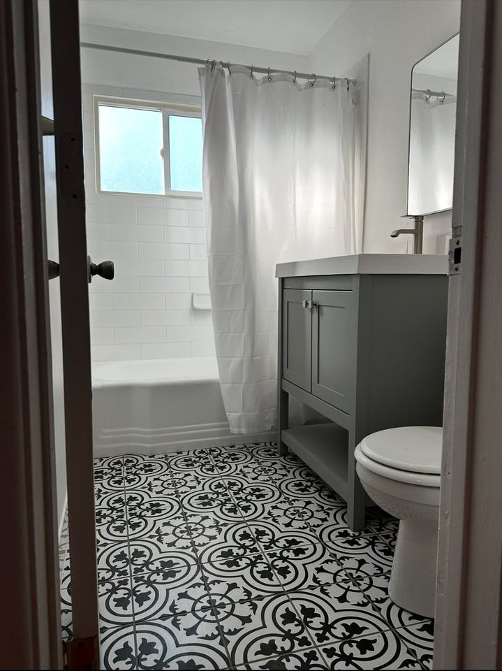 323 N Chevy Chase Dr - Photo 2 of 13