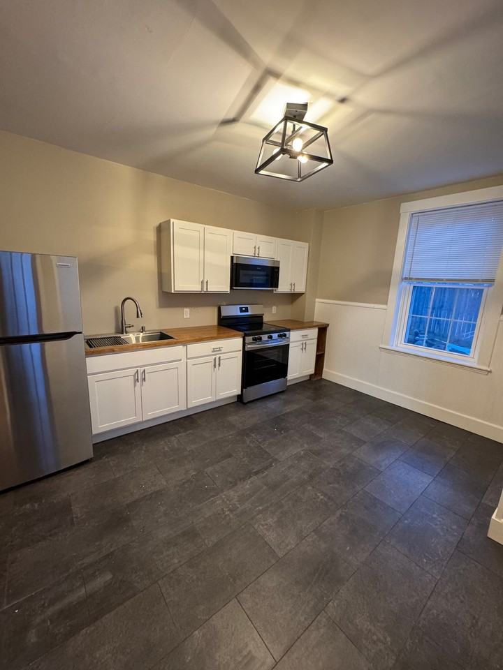 660 W Newton St #1 - Photo 4 of 13