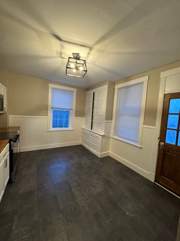 660 W Newton St #1 - Photo 5 of 13