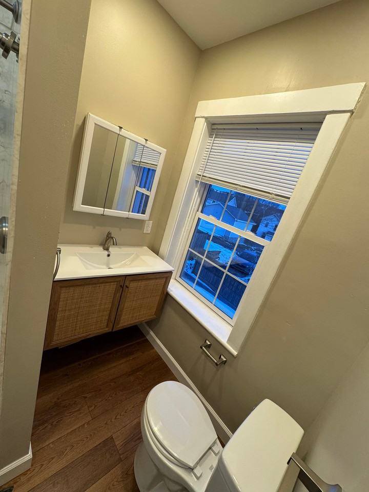 660 W Newton St #1 - Photo 6 of 13