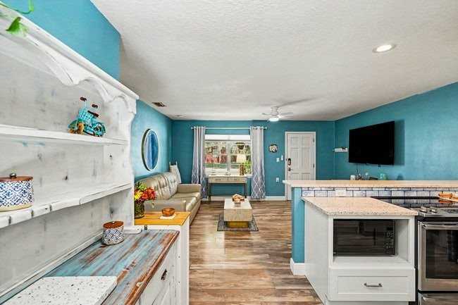122 East Ct - Photo 4 of 14