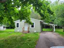 featured image of 715 E 10th St N