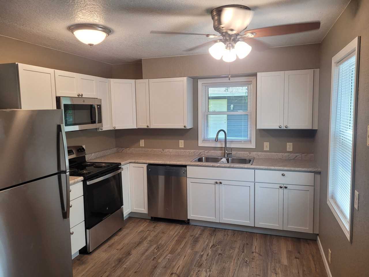 715 E 10th St N - Photo 2 of 10
