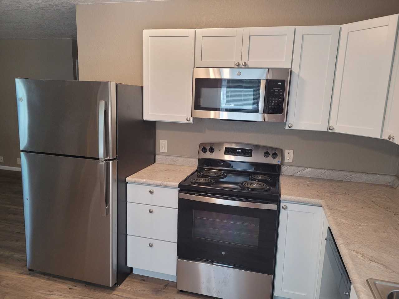 715 E 10th St N - Photo 3 of 10