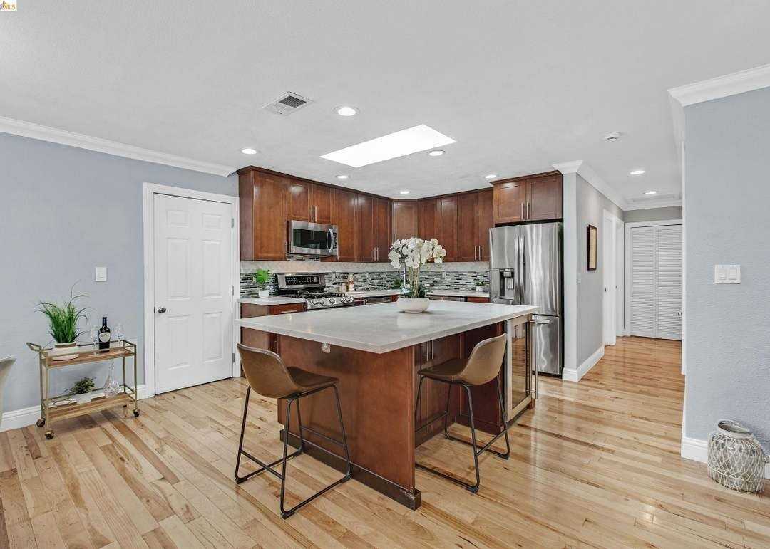 809 Gridley St - Photo 3 of 20