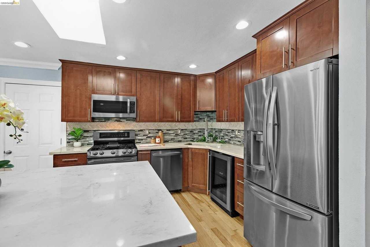809 Gridley St - Photo 6 of 20