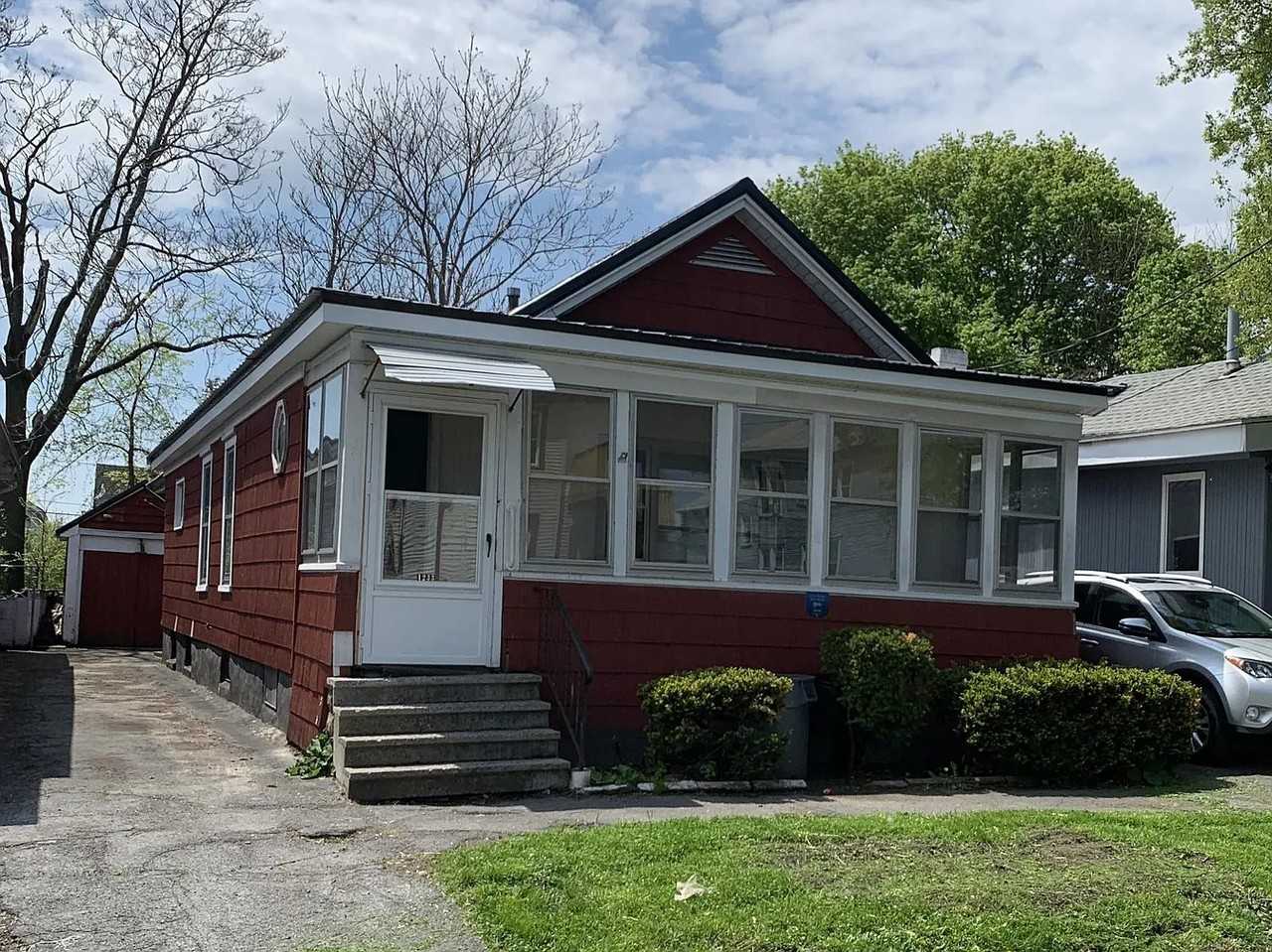 1233 Park St - Photo 3 of 4