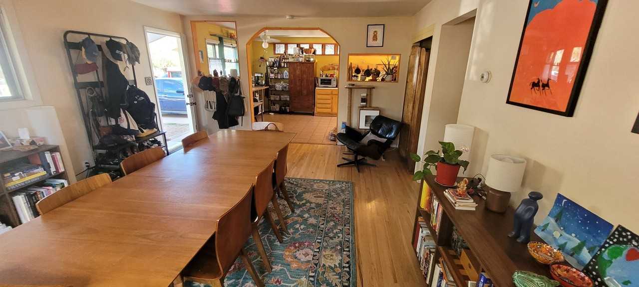 2711 Colorado Ave - Photo 4 of 11