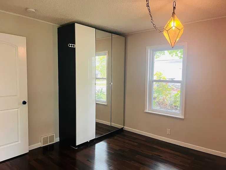 2100 Knollwood St - Photo 6 of 9