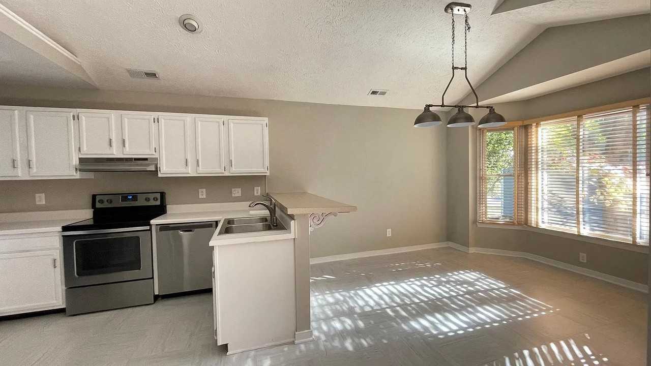 13133 Middle Ridge Way - Photo 3 of 8