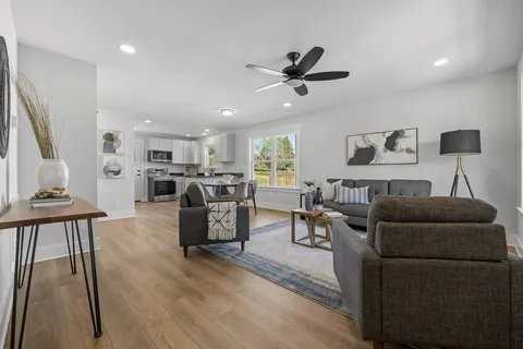 511 Heard St - Photo 3 of 18