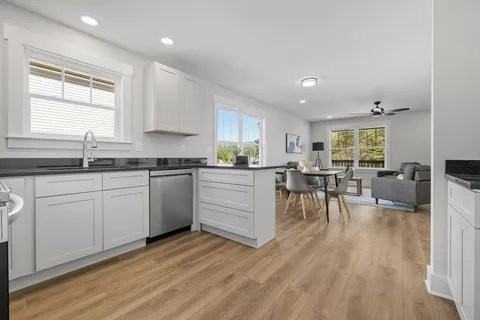 511 Heard St - Photo 7 of 18