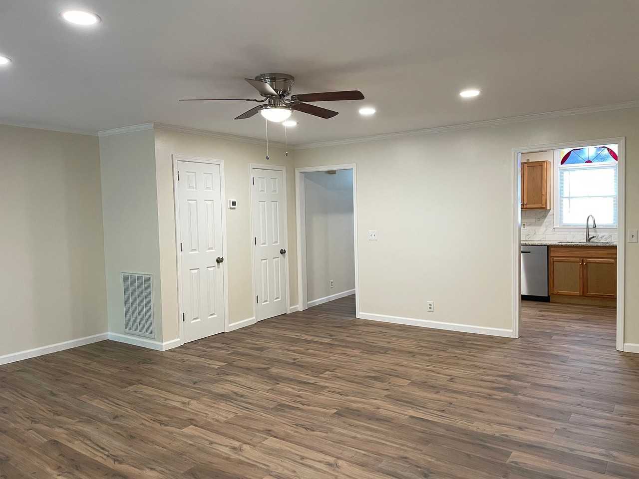 306 Leisure Ct - Photo 4 of 19