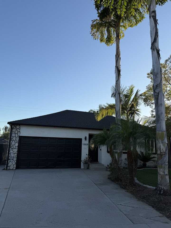10838 Floral Dr - Photo 2 of 17