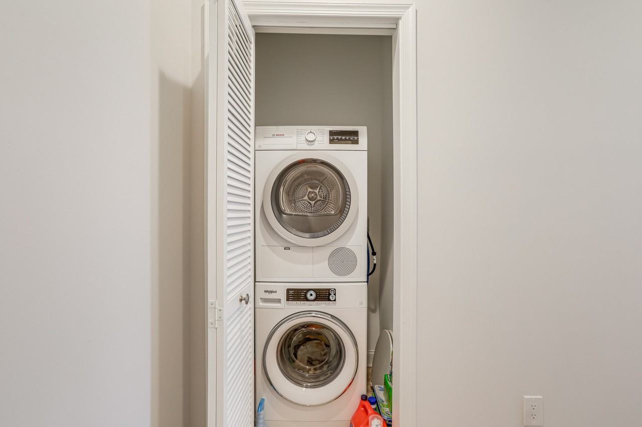 1322 S Mole St - Photo 2 of 20